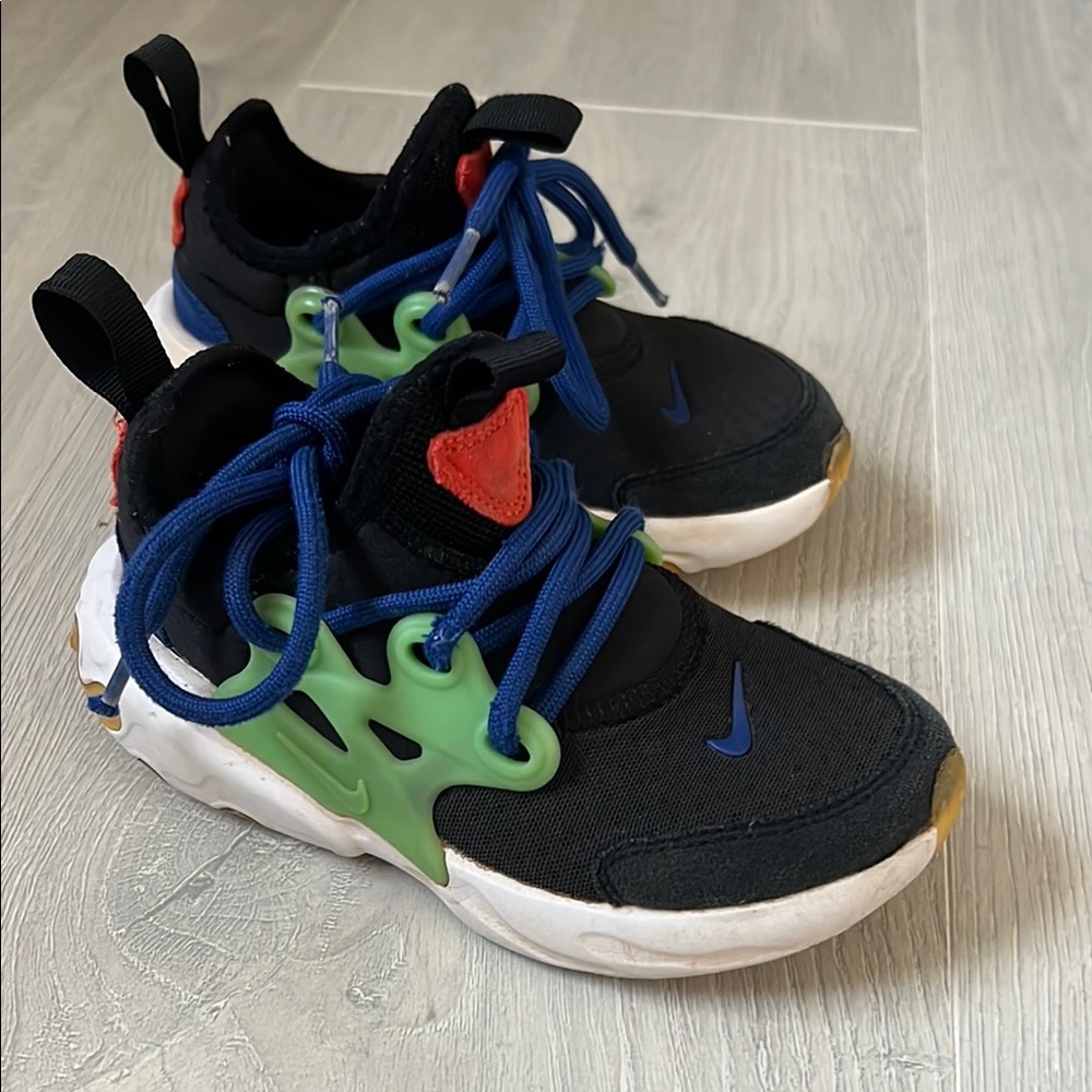 Nike Kids Black and Green Sneakers